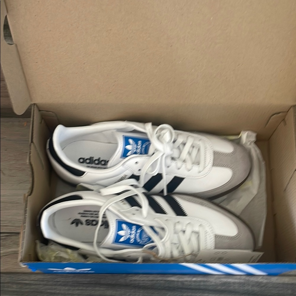 Adidas Classic White and black Sneakers somba